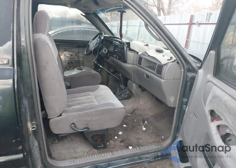 1995 Dodge Ram 1500 z USA, uszkodzony, nr VIN 1B7HF16Y8SS336572